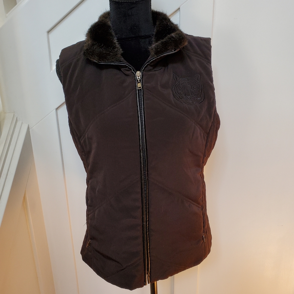 Black quilted vest with fur trim and animal print